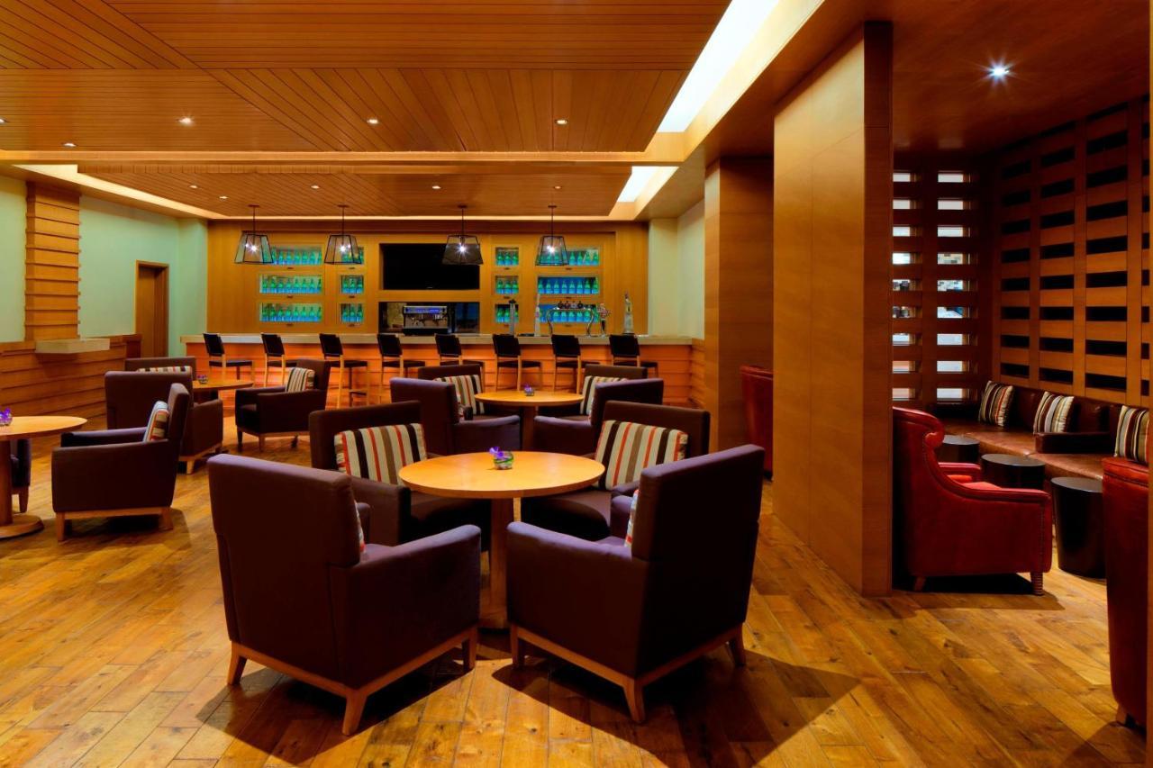 Vogo Abu Dhabi Golf Resort & Spa Formerly The Westin Abu Dhabi Golf Resort & Spa Екстериор снимка The lounge at the airport